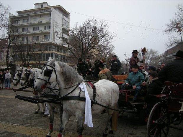 ОБИЧАЈИ У БАНАТУ ЈЕДИНСТВЕНИ У СРБИЈИ: На Бадње вече долазе нам деца коринђаши